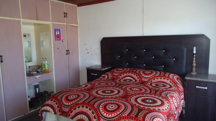 4 Bedroom Property for Sale in Pineview Western Cape